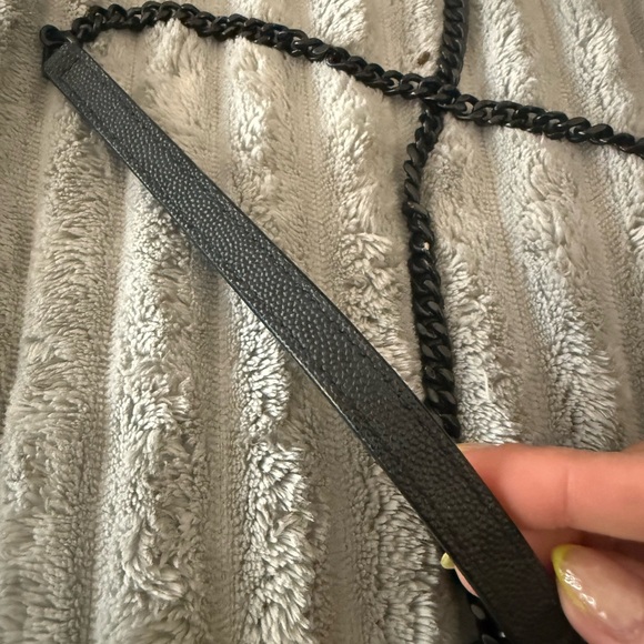 Saint Laurent Paris YSL Monogram Chevron
Mini Lou Bag in peppeled black leather - Picture 9 of 15